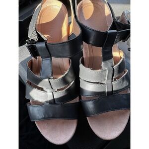 Vionic wedge sandals Size 8.5 featuring Vio-Motion support technology EUC A9